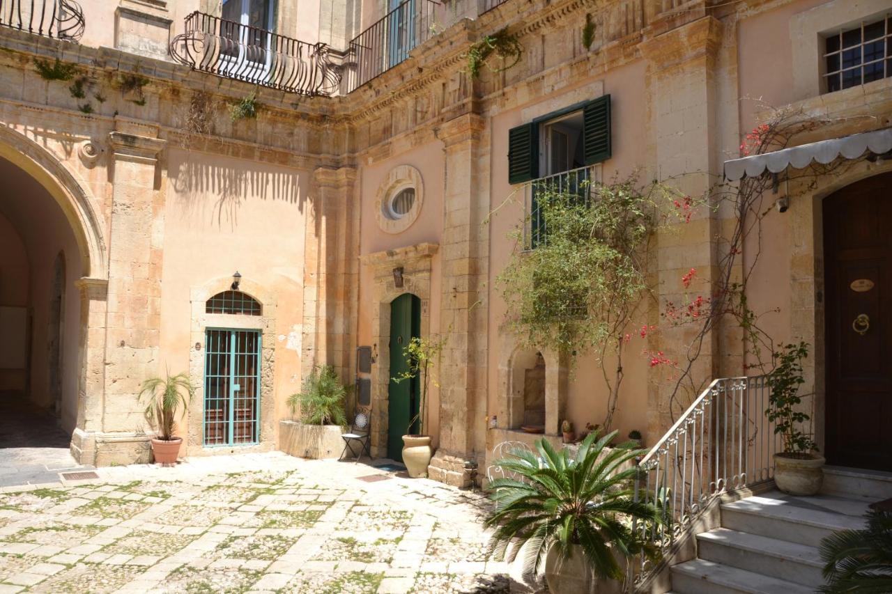 Sud Room Palazzo Rau Della Ferla Noto Exteriör bild